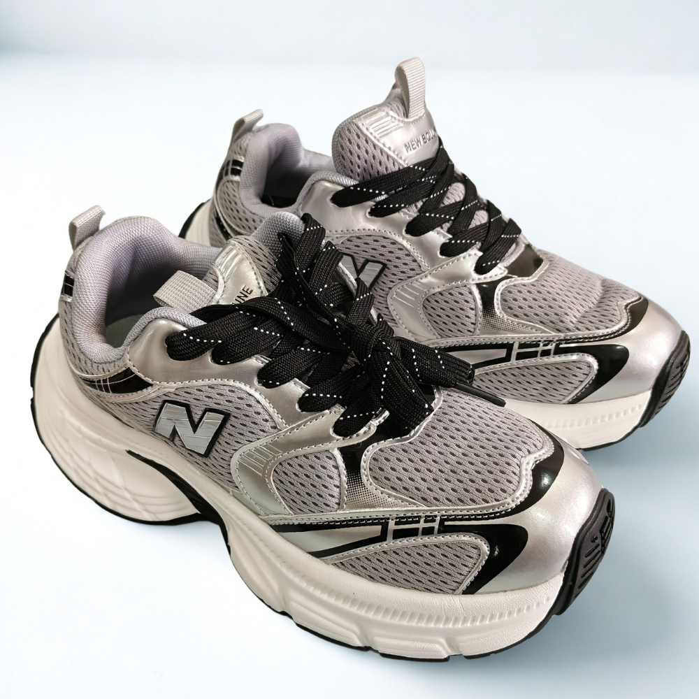 New bolune sneakers